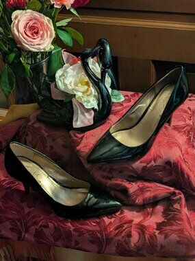 Sleek BCBG Pumps -Black Patent Leather -Pointed Toe -8B -With little wear